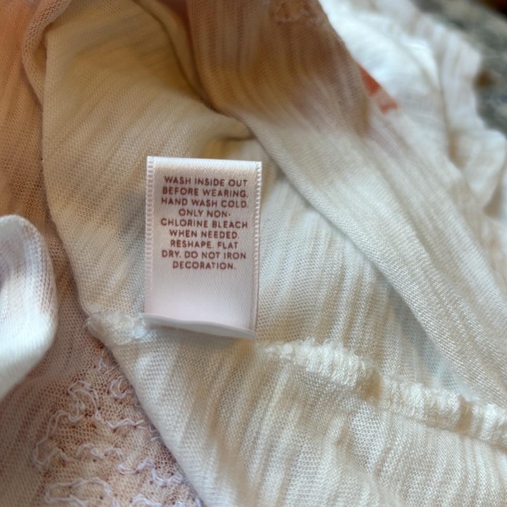 Excellent Condition Lauren Conrad White T w/Pink Sequin Flamingos, XL - Picture 8 of 8